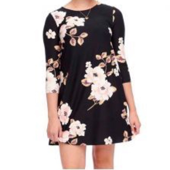 4/$25 sale Short floral dress keyhole 3/4 sleeve - Picture 3 of 7